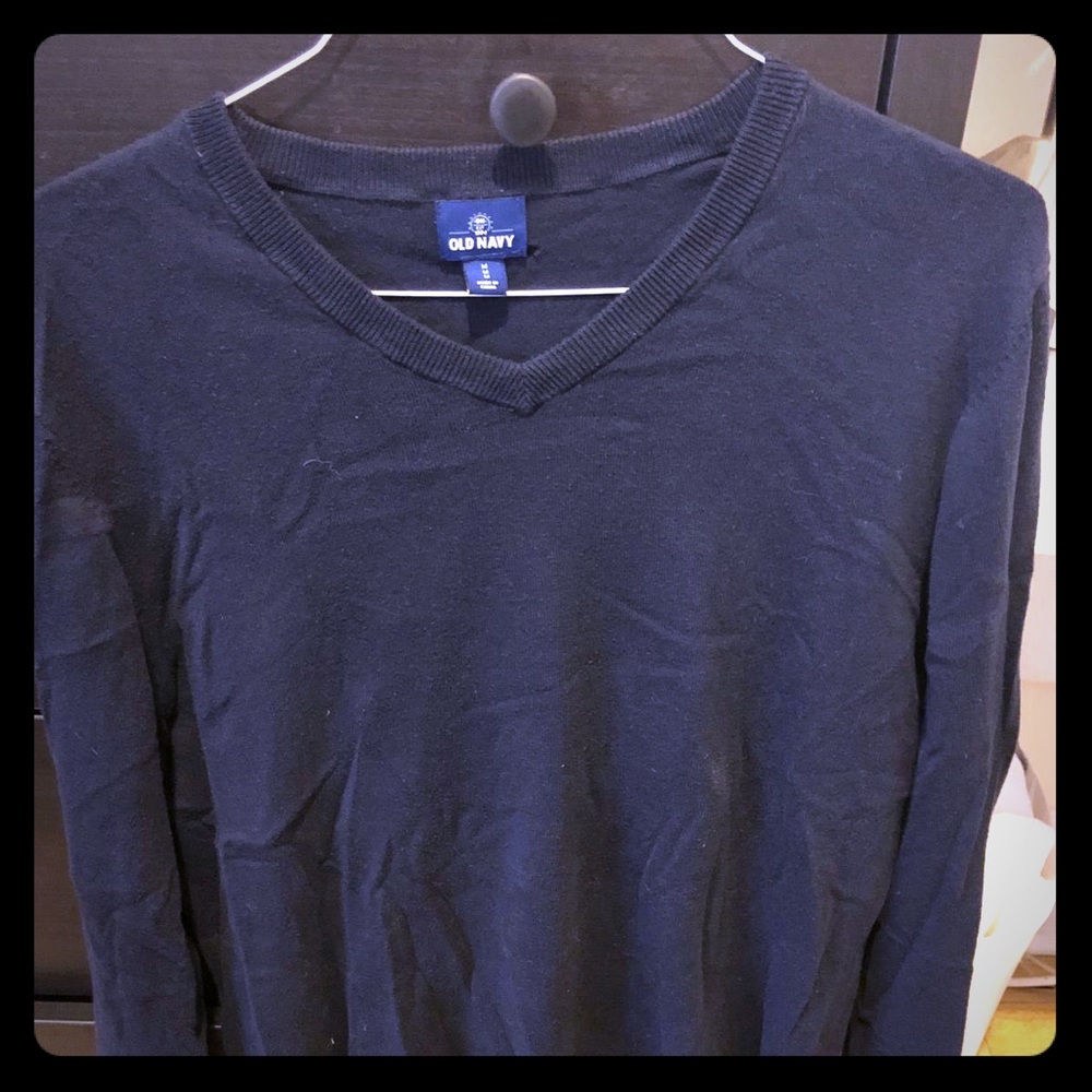 Men’s navy v neck sweater gently used